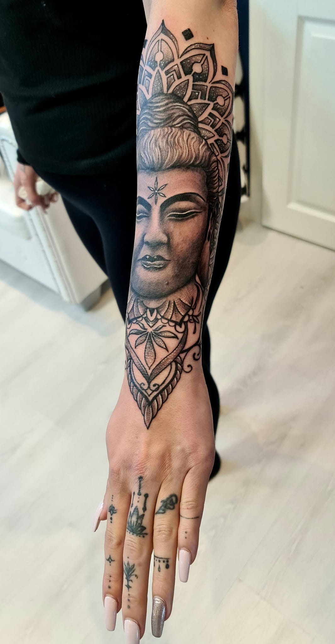 Blackwork design med ornamentik udført i Horsens