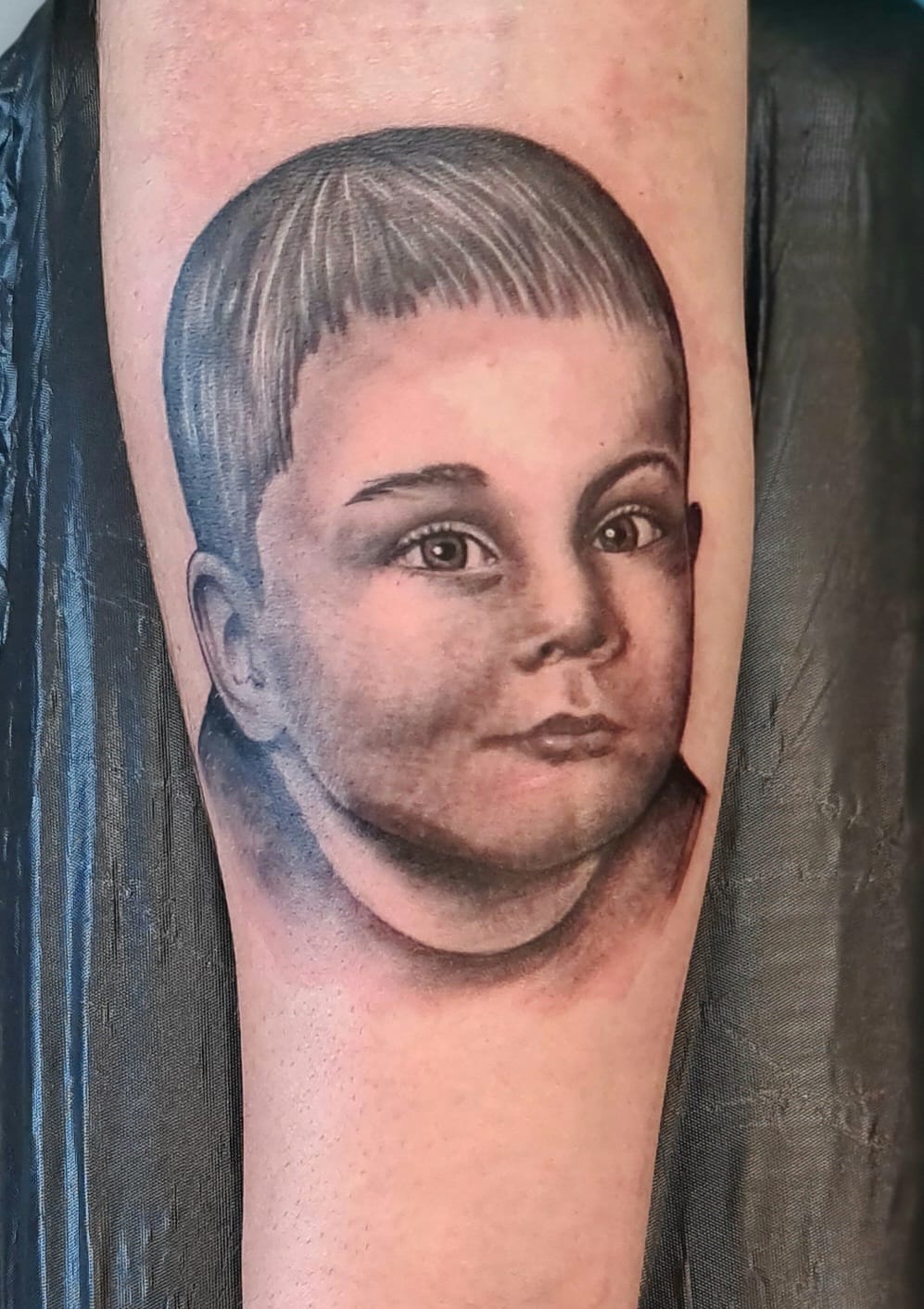 Skræddersyet sortgrå sleeve til klient i Horsens